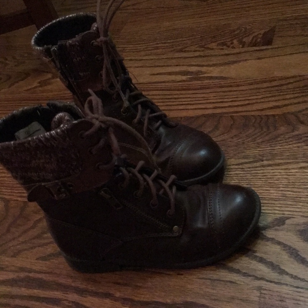 Justice Brown boots for girls
